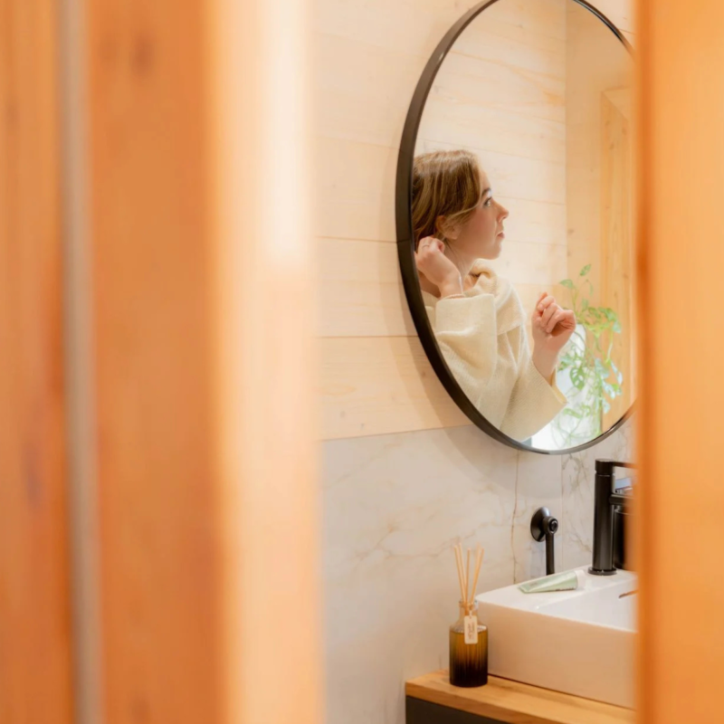 jak urządzić drewniany dom